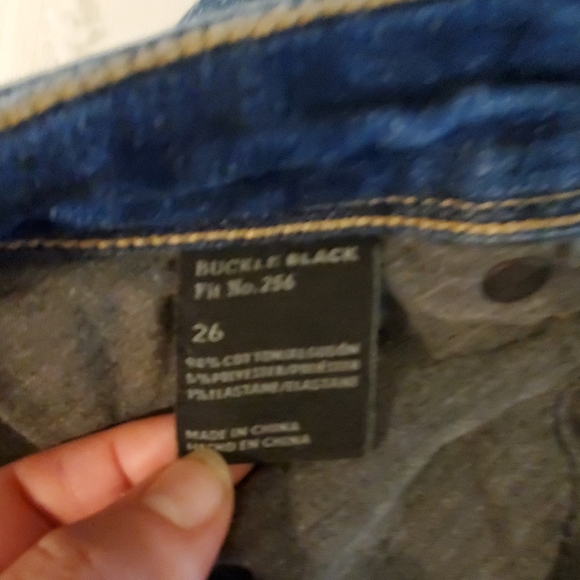 Buckle black distressed shorts - Picture 6 of 7